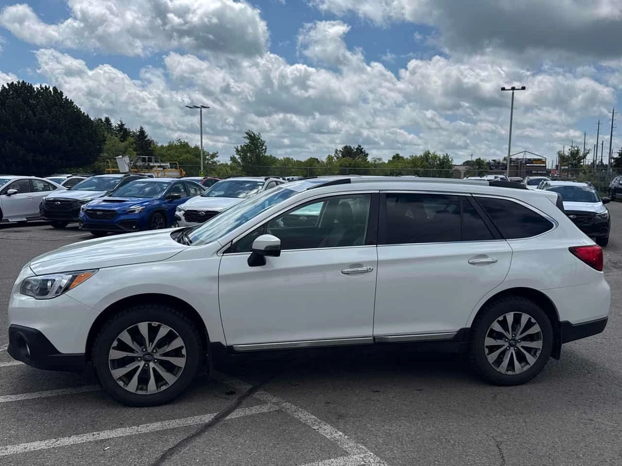 Subaru Outback | Touring | CARFAX | ПОДГРЕВ | + ГУМИ | , снимка 2 - Автомобили и джипове - 54818675