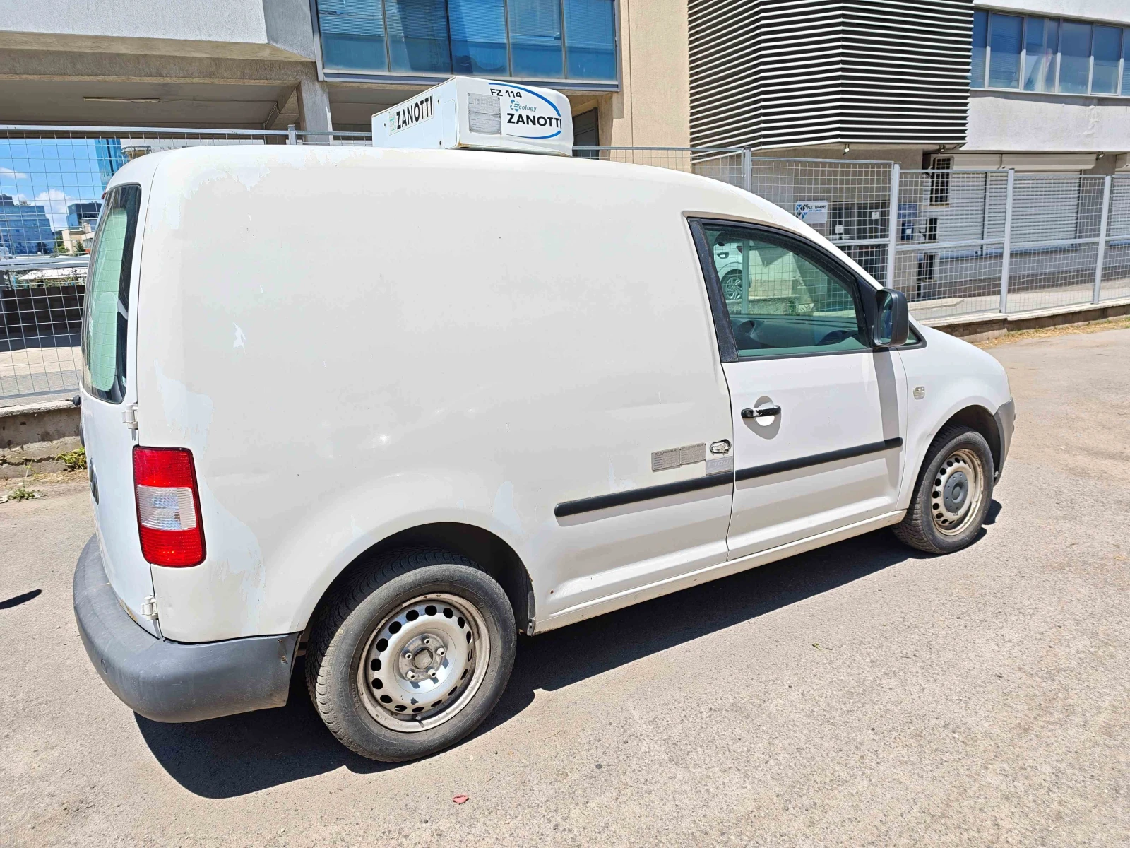VW Caddy 1.9SDI, снимка 2 - Автомобили и джипове - 54948839