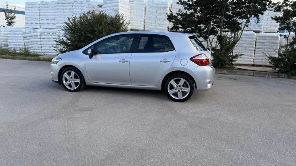 Toyota Auris 1.6 БЕНЗИН 67000km, снимка 4 - Автомобили и джипове - 54973399