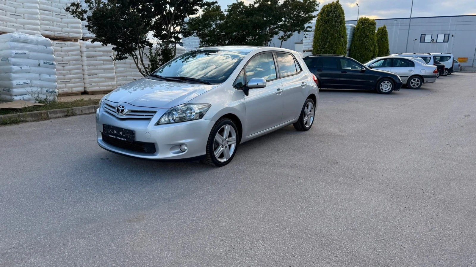 Toyota Auris 1.6 БЕНЗИН 67000km, снимка 3 - Автомобили и джипове - 54973399