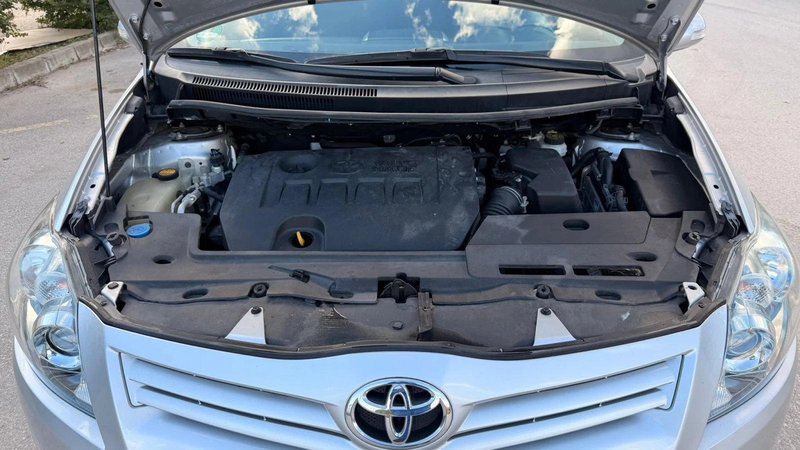 Toyota Auris 1.6 БЕНЗИН 67000km, снимка 13 - Автомобили и джипове - 54973399