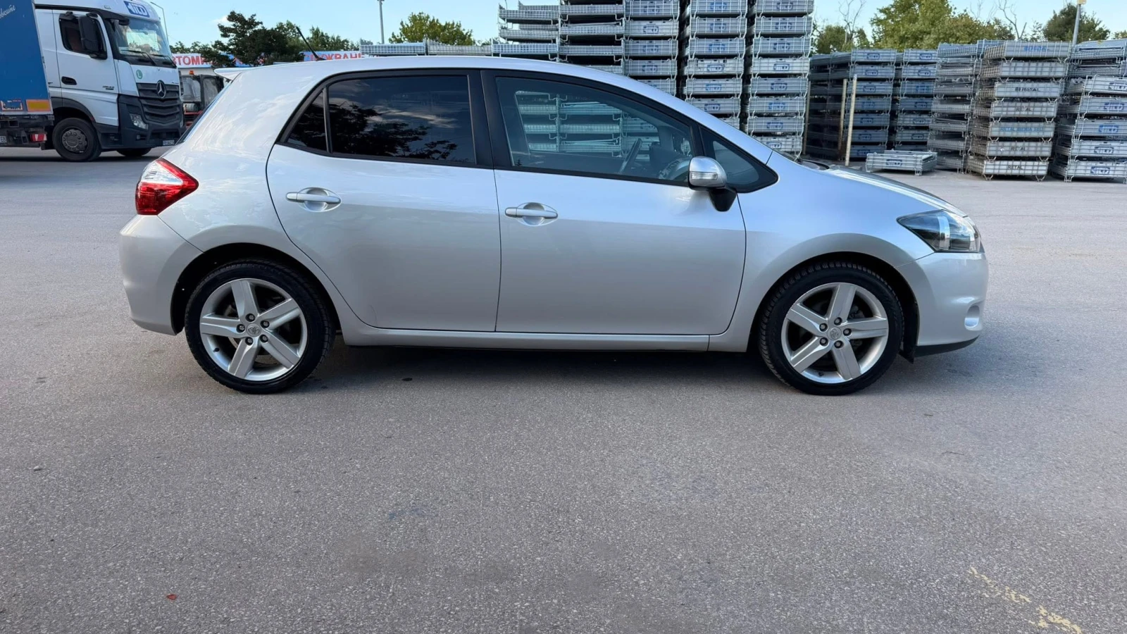Toyota Auris 1.6 БЕНЗИН 67000km, снимка 8 - Автомобили и джипове - 54973399