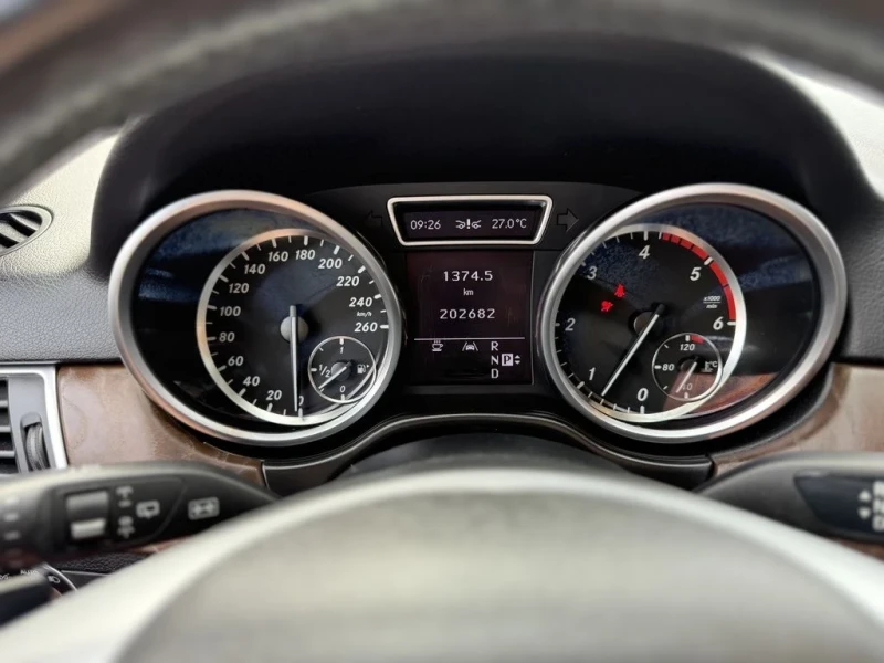 Mercedes-Benz ML 350 AMG* HARMAN* DISTRONIC* PANO* КАМЕРА* ДИЗЕЛ, снимка 3 - Автомобили и джипове - 52317697