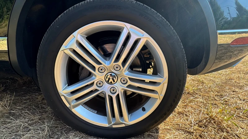 VW Touareg 3.0 TDI* V6* 4x4* EURO 6B* Швейцария* Facelift* Fu, снимка 11 - Автомобили и джипове - 52620634