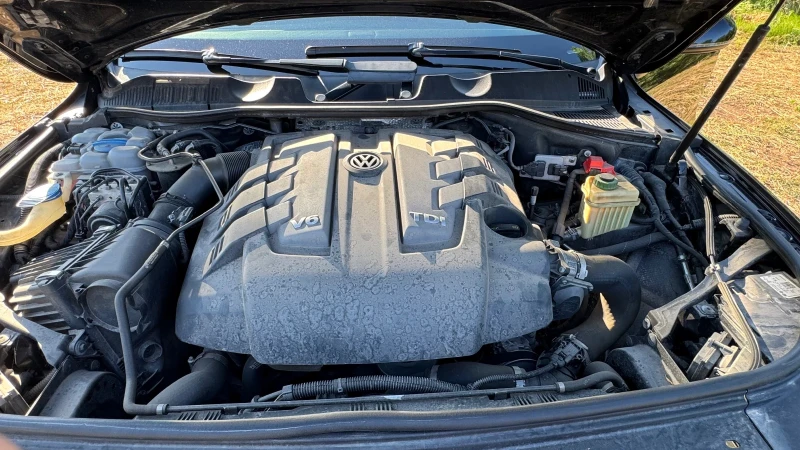 VW Touareg 3.0 TDI* V6* 4x4* EURO 6B* Швейцария* Facelift* Fu, снимка 10 - Автомобили и джипове - 52620634