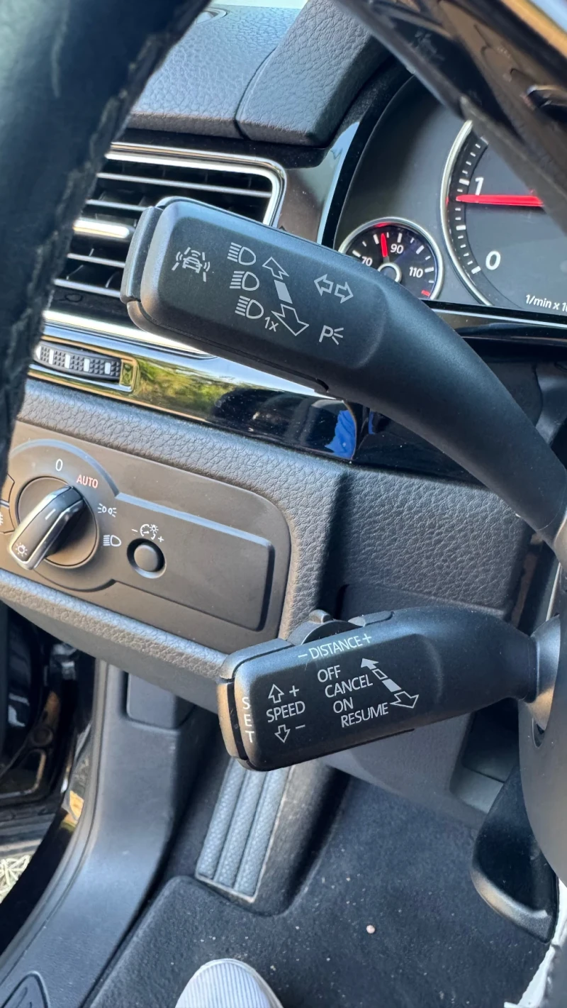 VW Touareg 3.0 TDI* V6* 4x4* EURO 6B* Швейцария* Facelift* Fu, снимка 12 - Автомобили и джипове - 52620634