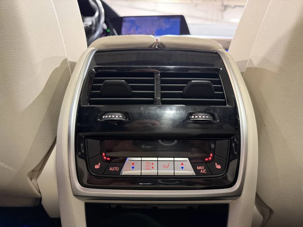 BMW X5 40i* ПАМЕТ* ПАНОРАМА* ПОДГРЕВ* 360 КАМЕРА* , снимка 9 - Автомобили и джипове - 53835760