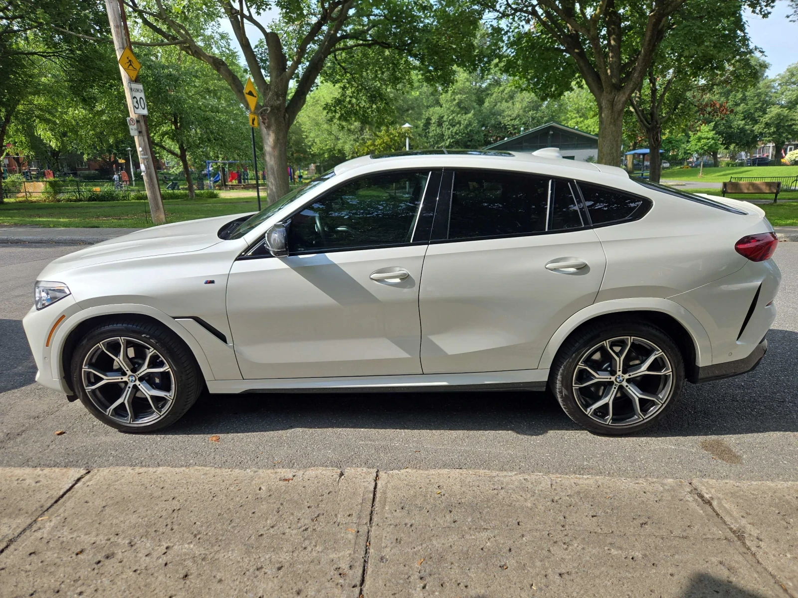 BMW X6 XDrive40i* HARMAN KARDON* HEAD-UP* ПОДГРЕВ* CARFAX, снимка 3 - Автомобили и джипове - 55589564