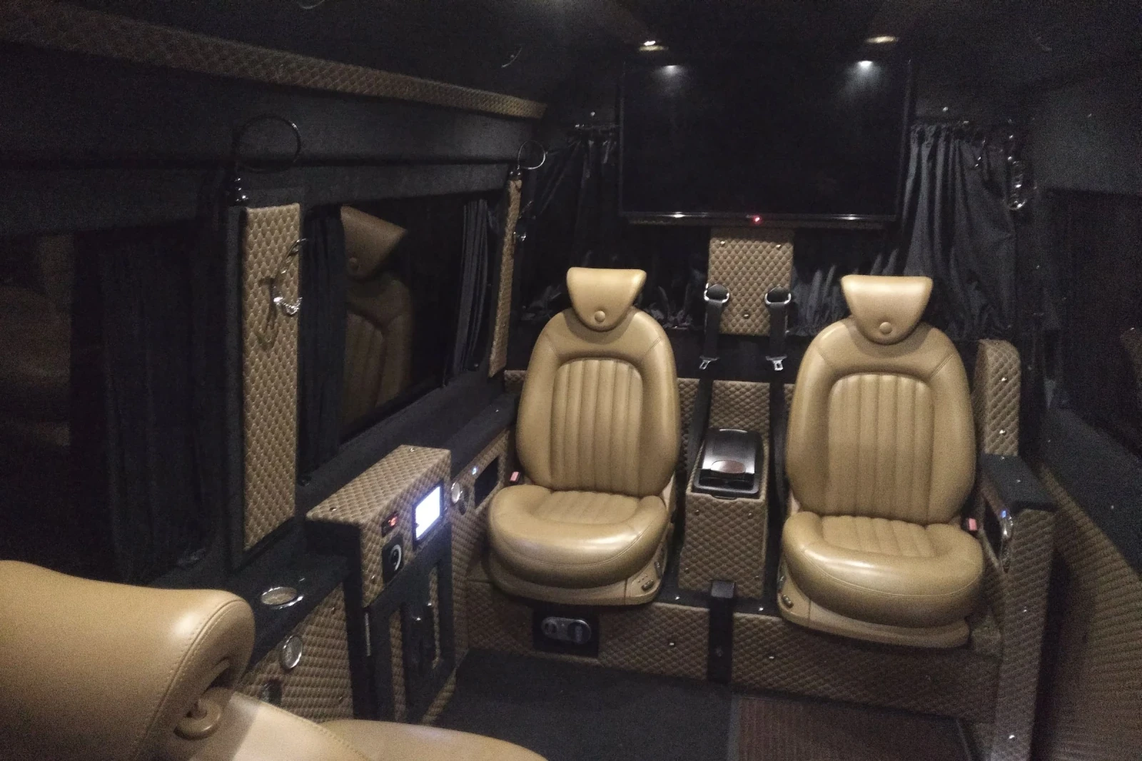 VW Crafter, снимка 8 - Бусове и автобуси - 53820731