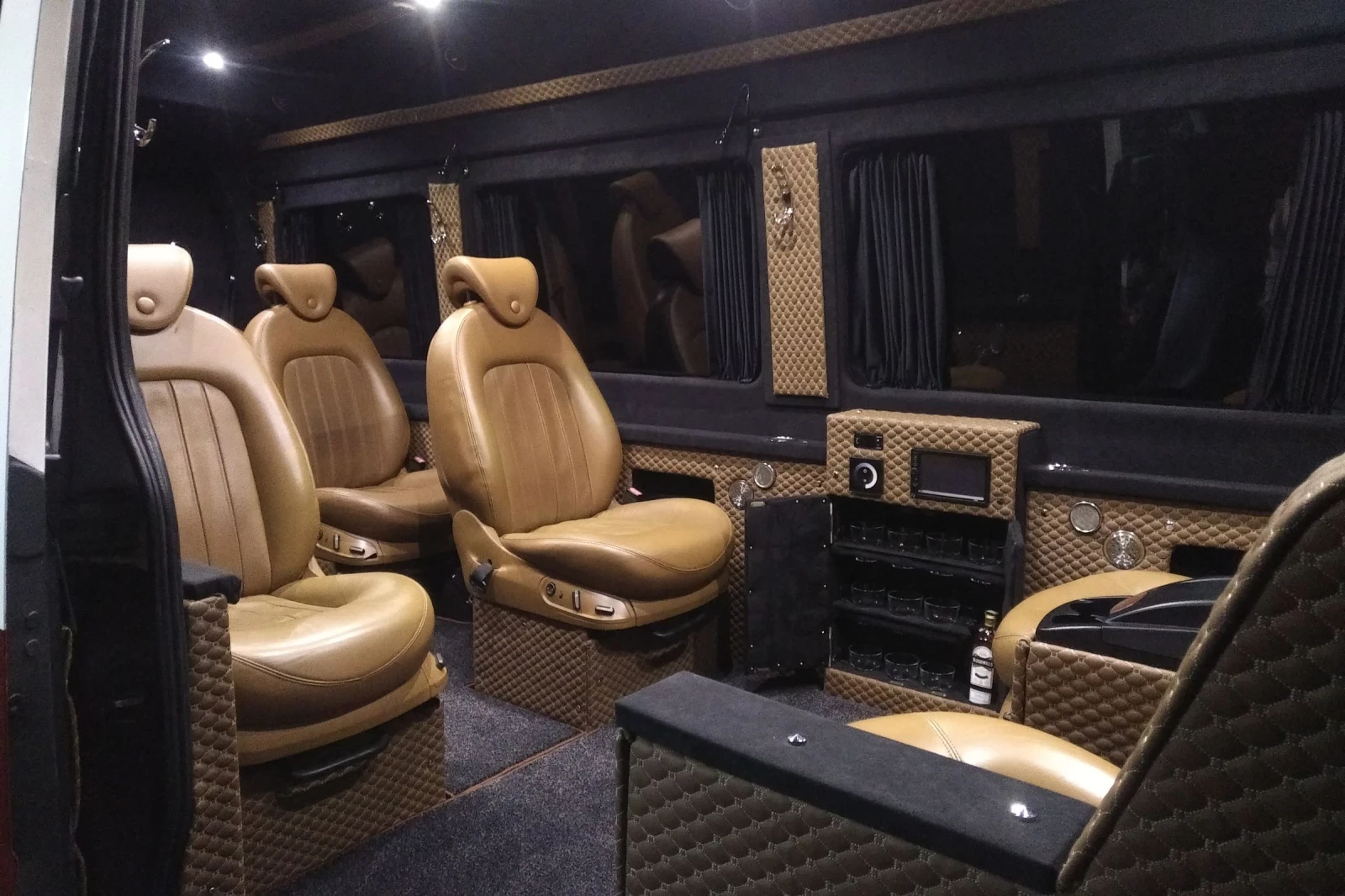 VW Crafter, снимка 9 - Бусове и автобуси - 53820731