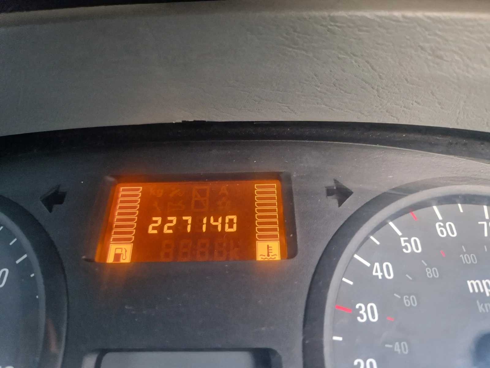 Opel Vivaro, снимка 14 - Бусове и автобуси - 54159371