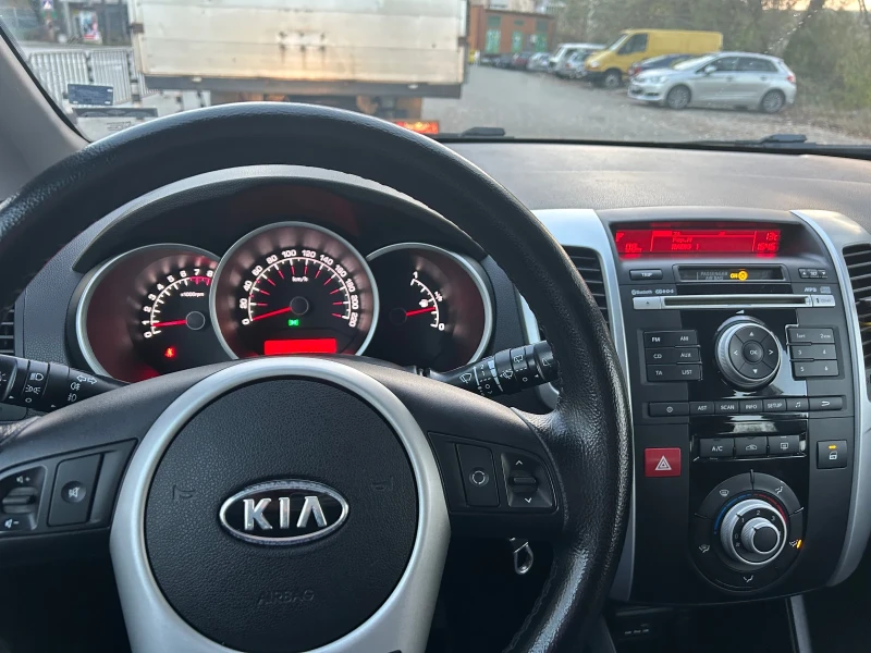 Kia Venga 1.6i Бенз/Газ, снимка 8 - Автомобили и джипове - 52449135
