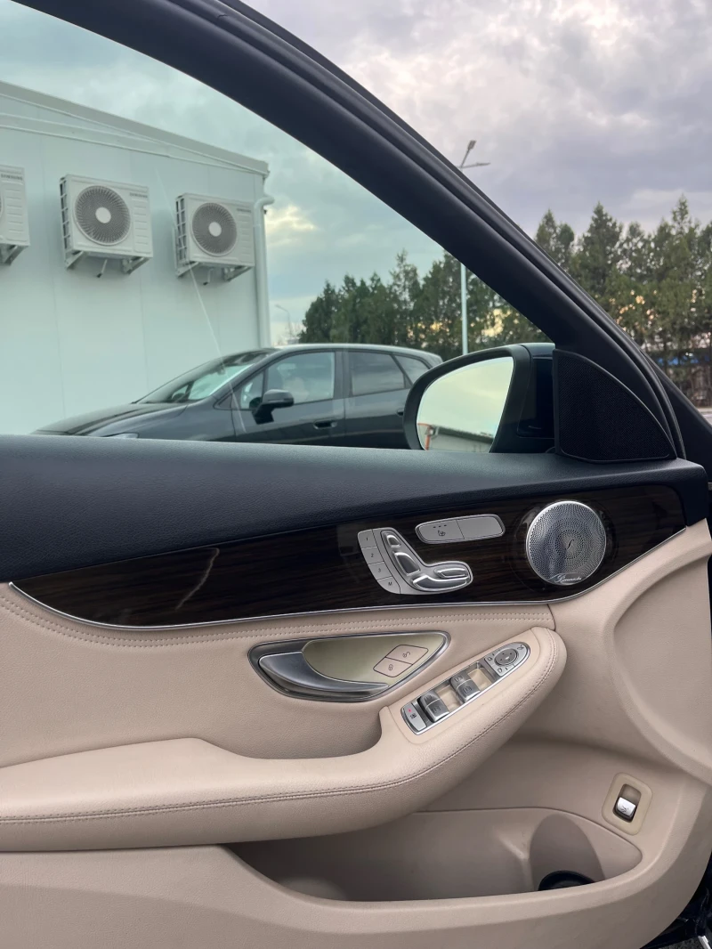 Mercedes-Benz C 300 4Matic, снимка 9 - Автомобили и джипове - 52656460