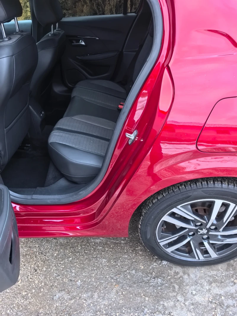 Peugeot 208 1.2 AUT. ПЕРФЕКТЕН 3D i-COCKPIT , снимка 17 - Автомобили и джипове - 53047978