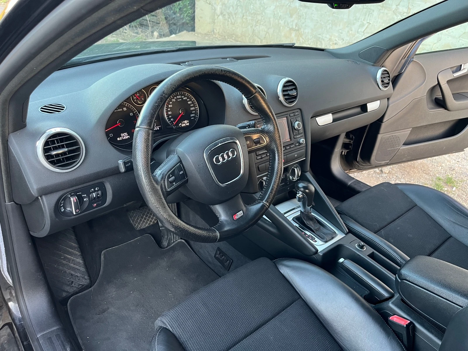 Audi A3 2.0TFSI DSG Sline Sportback - изображение 8