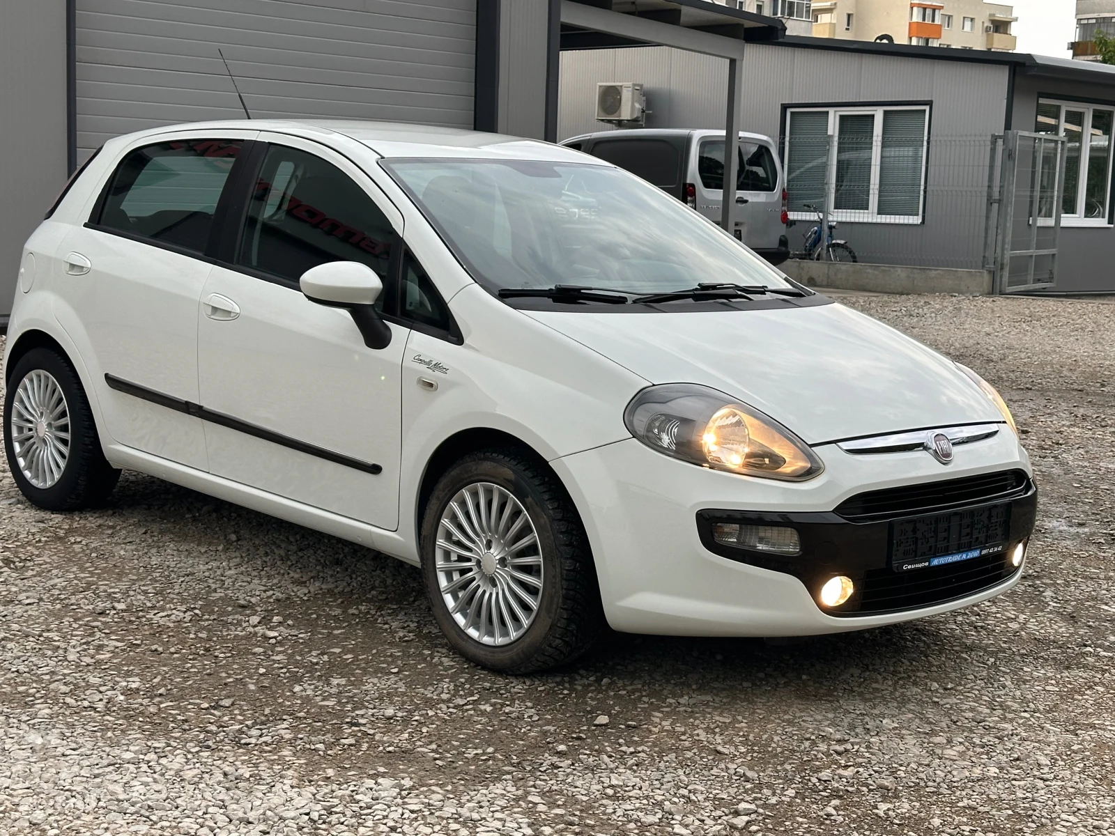 Fiat Punto EVO* DIESEL* TOP* EVRO5 - изображение 2