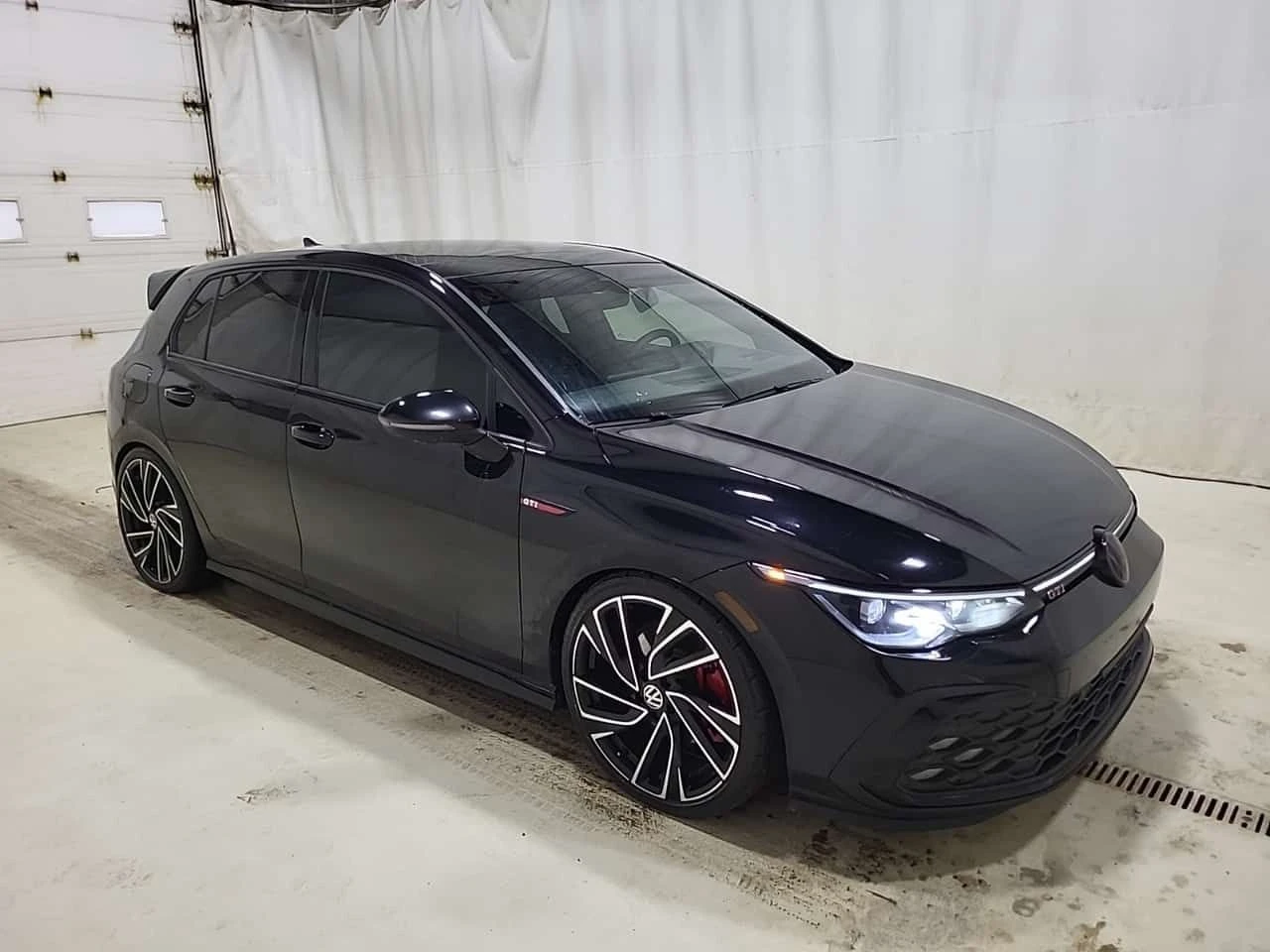 VW Golf GTI PERFORMANCE * AMBIENT* PANORAMA* CARFAX *  - изображение 2