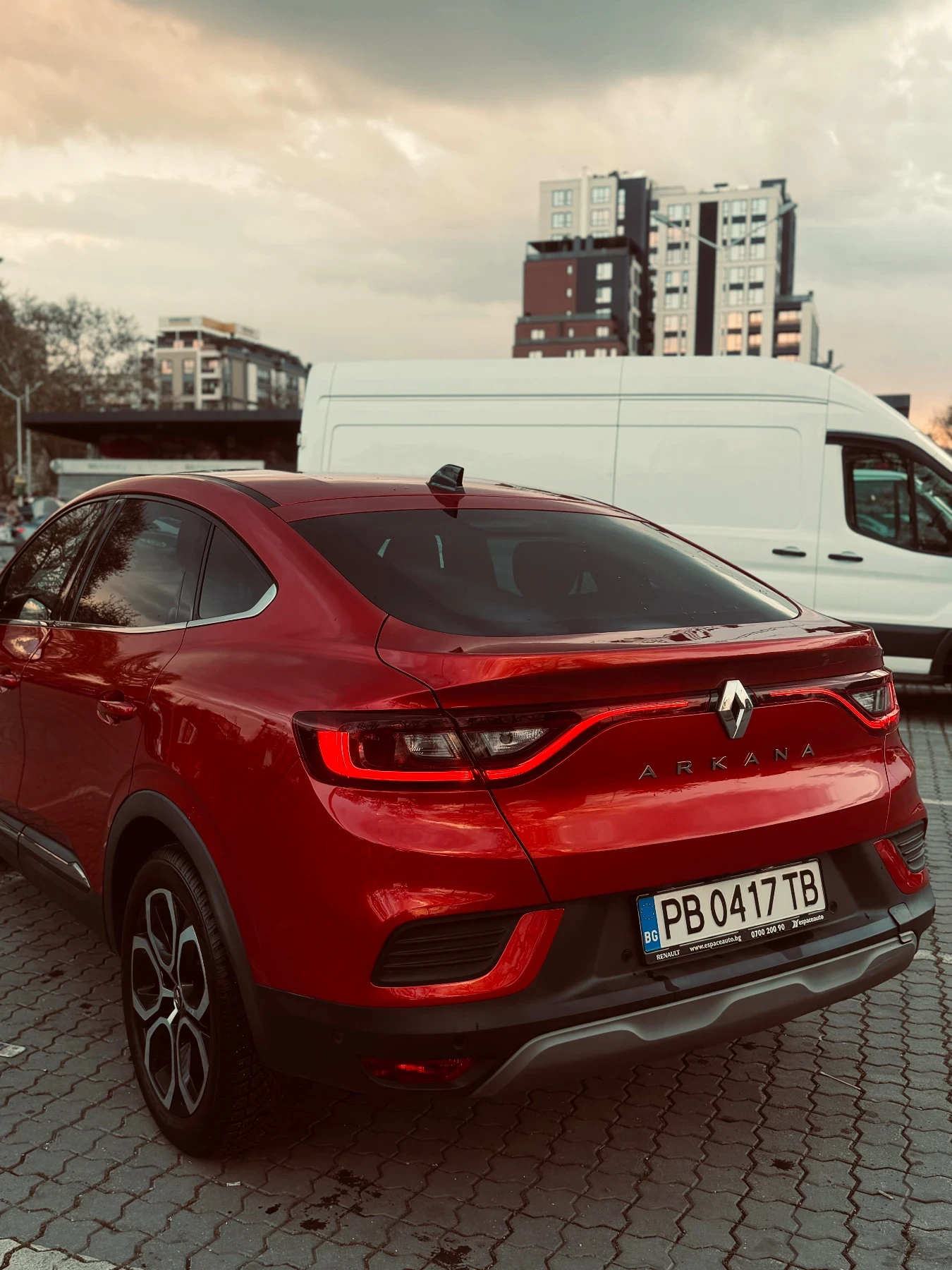 Renault Arkana, снимка 2 - Автомобили и джипове - 54285126