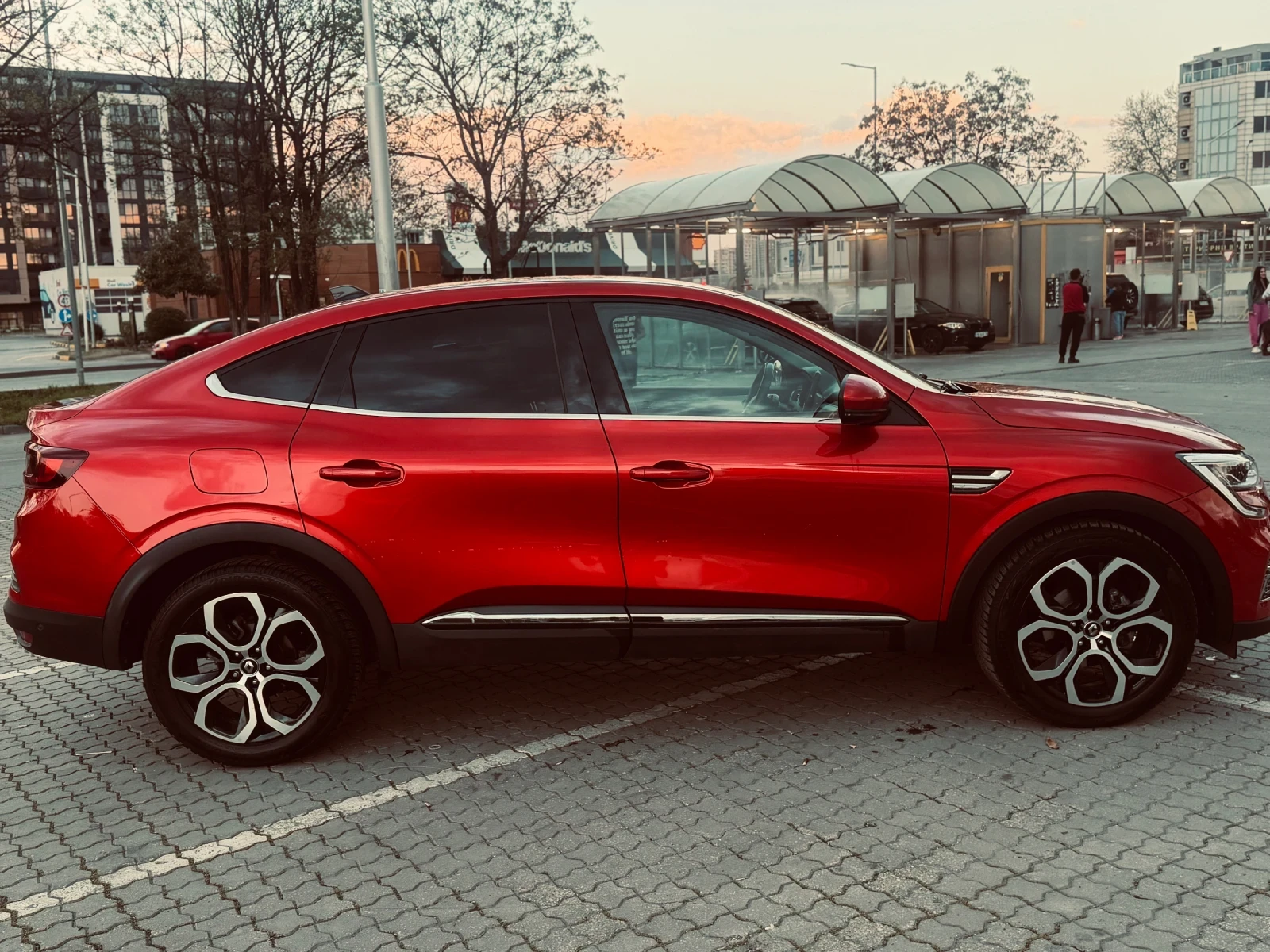 Renault Arkana, снимка 3 - Автомобили и джипове - 54285126