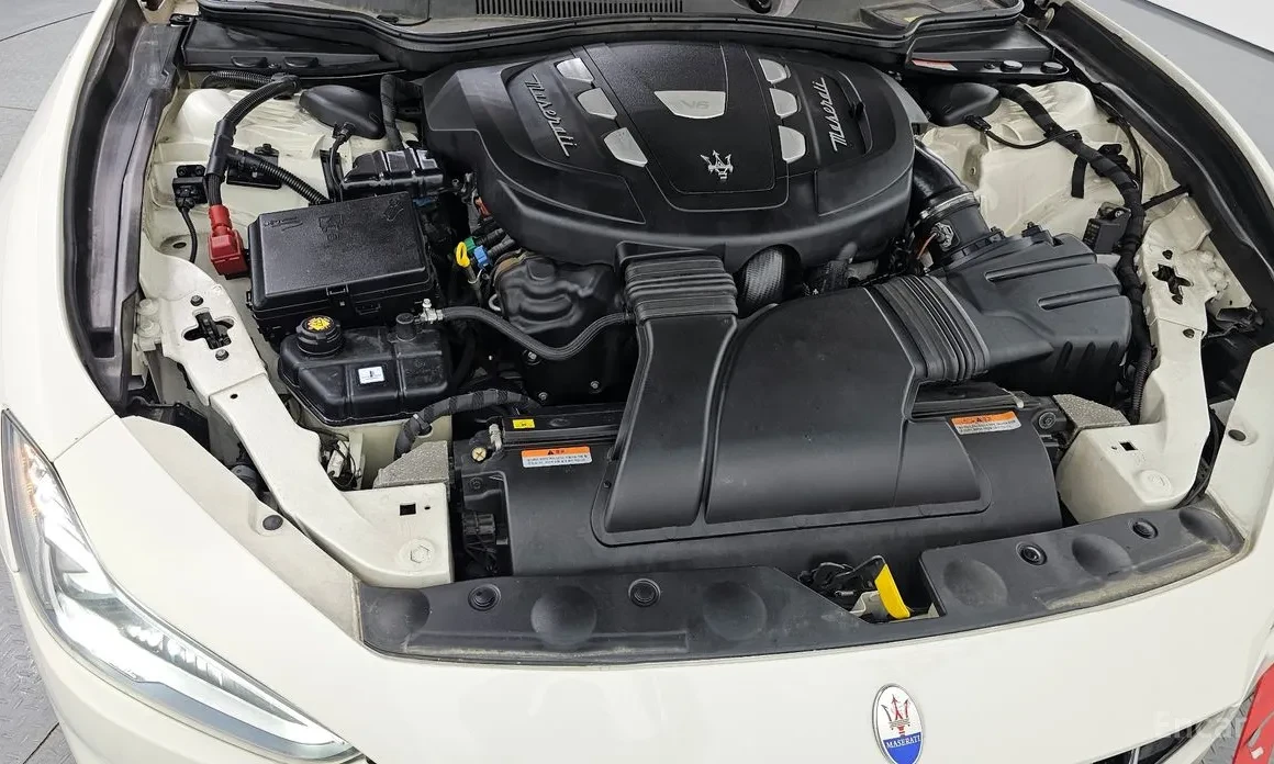 Maserati Ghibli, снимка 17 - Автомобили и джипове - 54303918