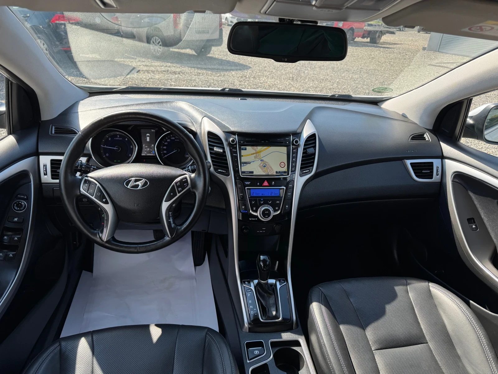 Hyundai I30 1.6CRDI   AВТОМАТИК   КОЖА   КСЕНОН  , снимка 8 - Автомобили и джипове - 54478597
