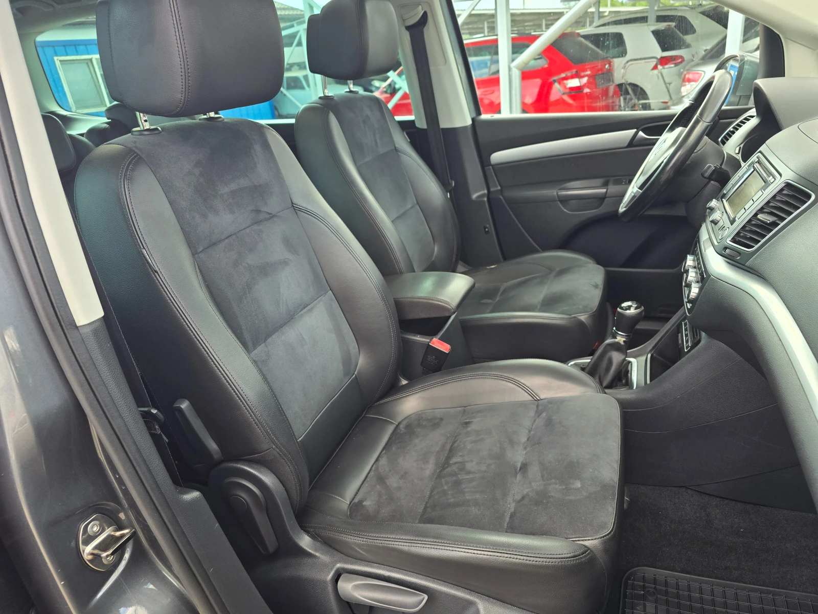 VW Sharan 2.0TDI 140кс 4MOTION, снимка 10 - Автомобили и джипове - 54674071
