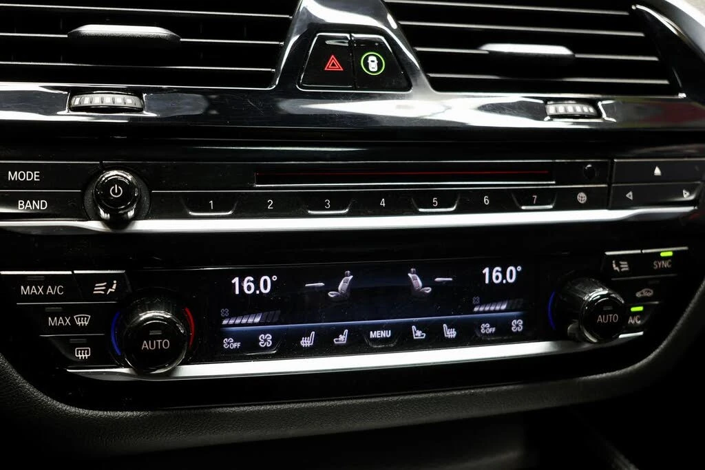 BMW 550 XDRIVE /МАСАЖИ/PANO#ПОДГРЕВ/ОБДУХВАНЕ/360КАМЕРИ/, снимка 9 - Автомобили и джипове - 55129569