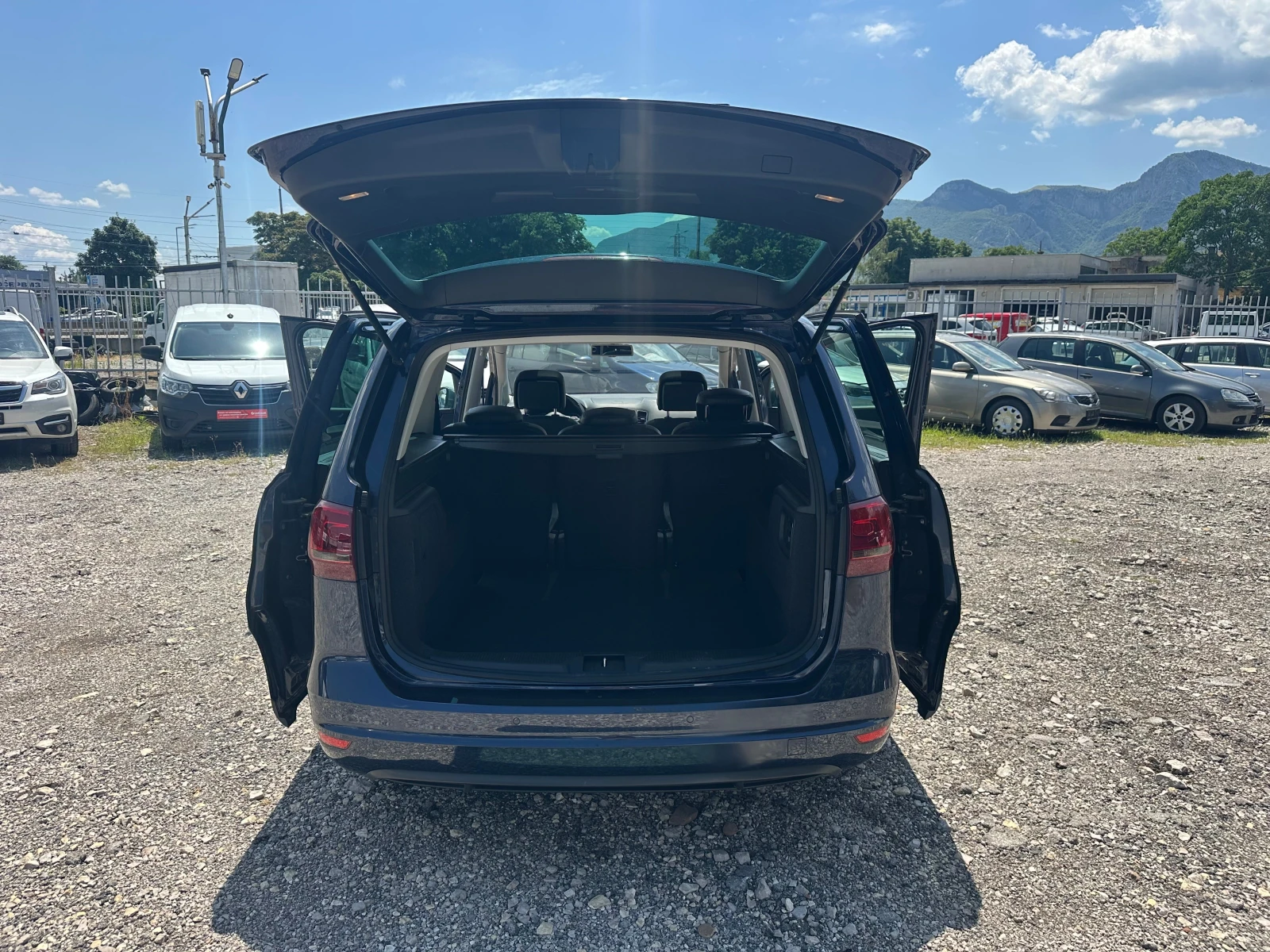 VW Sharan 2.0TDI 140kc 4x4, снимка 16 - Автомобили и джипове - 55300590