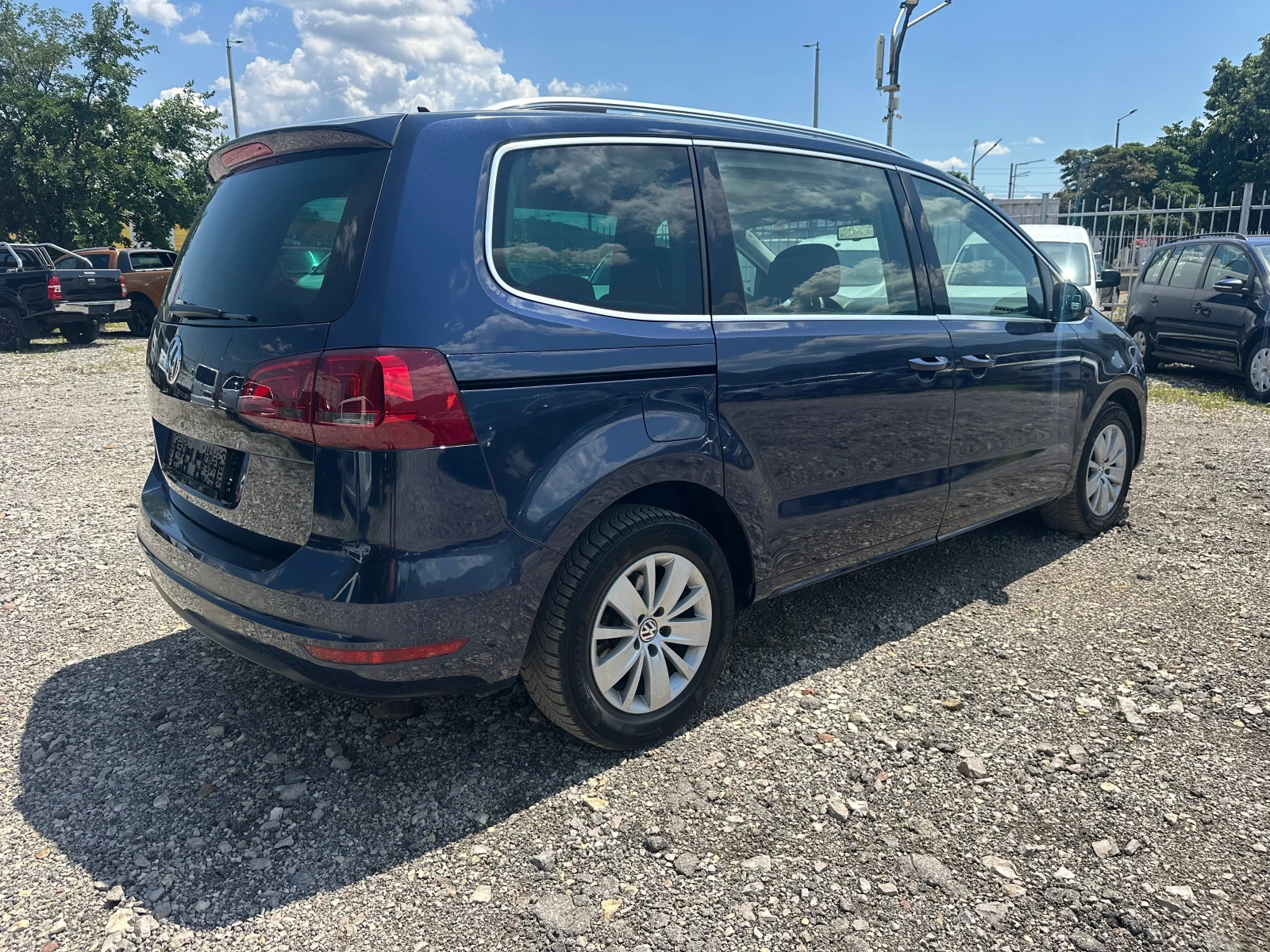 VW Sharan 2.0TDI 140kc 4x4, снимка 3 - Автомобили и джипове - 55300590