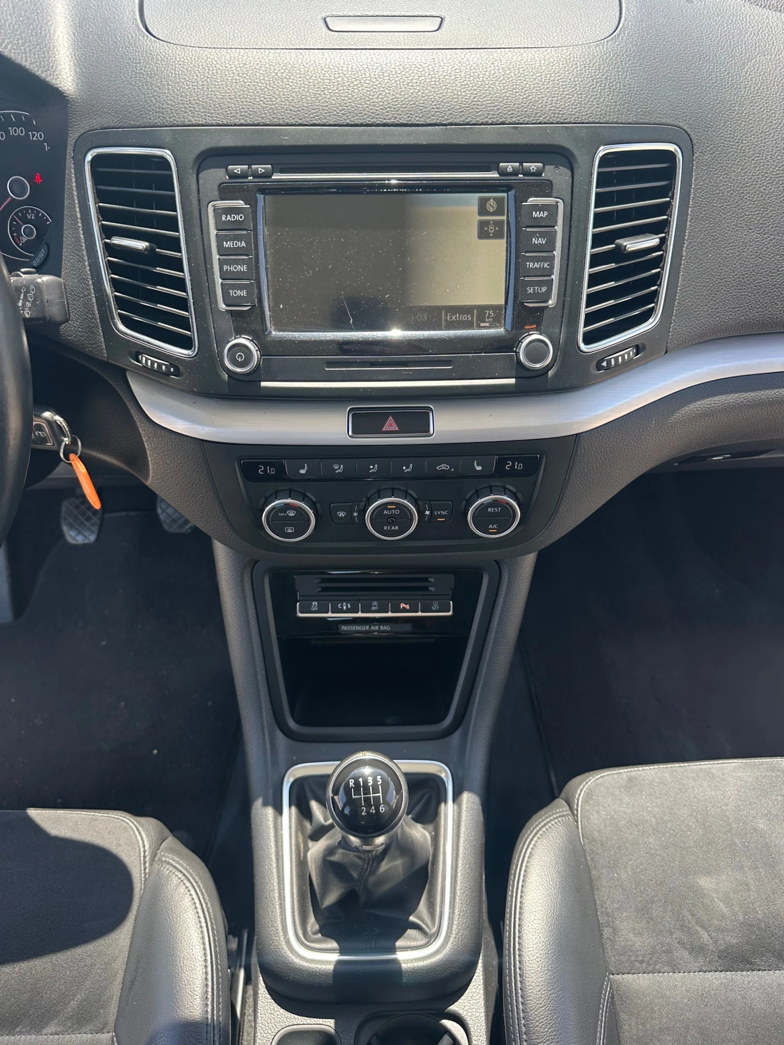 VW Sharan 2.0TDI 140kc 4x4, снимка 12 - Автомобили и джипове - 55300590