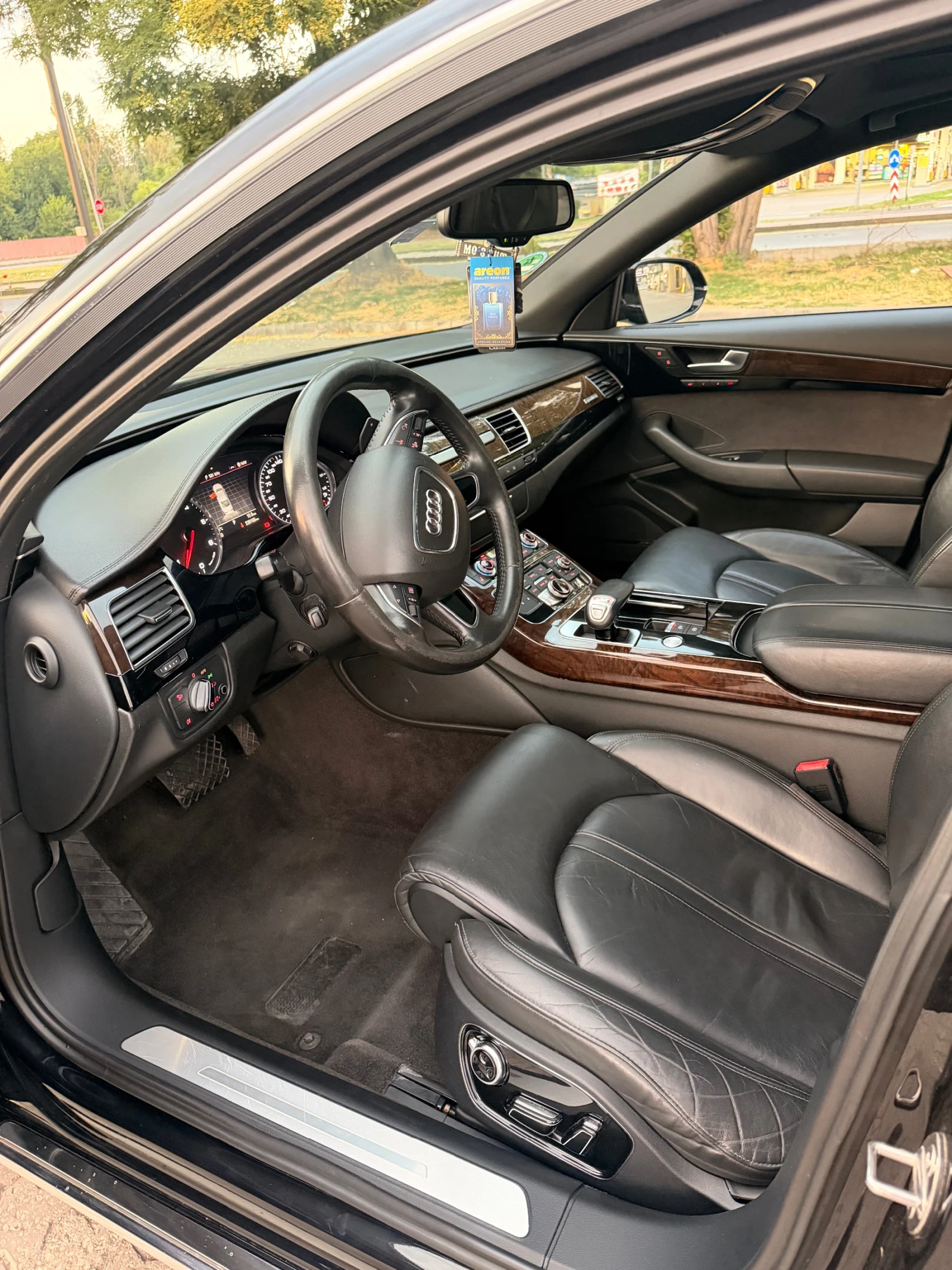 Audi A8, снимка 2 - Автомобили и джипове - 55332867