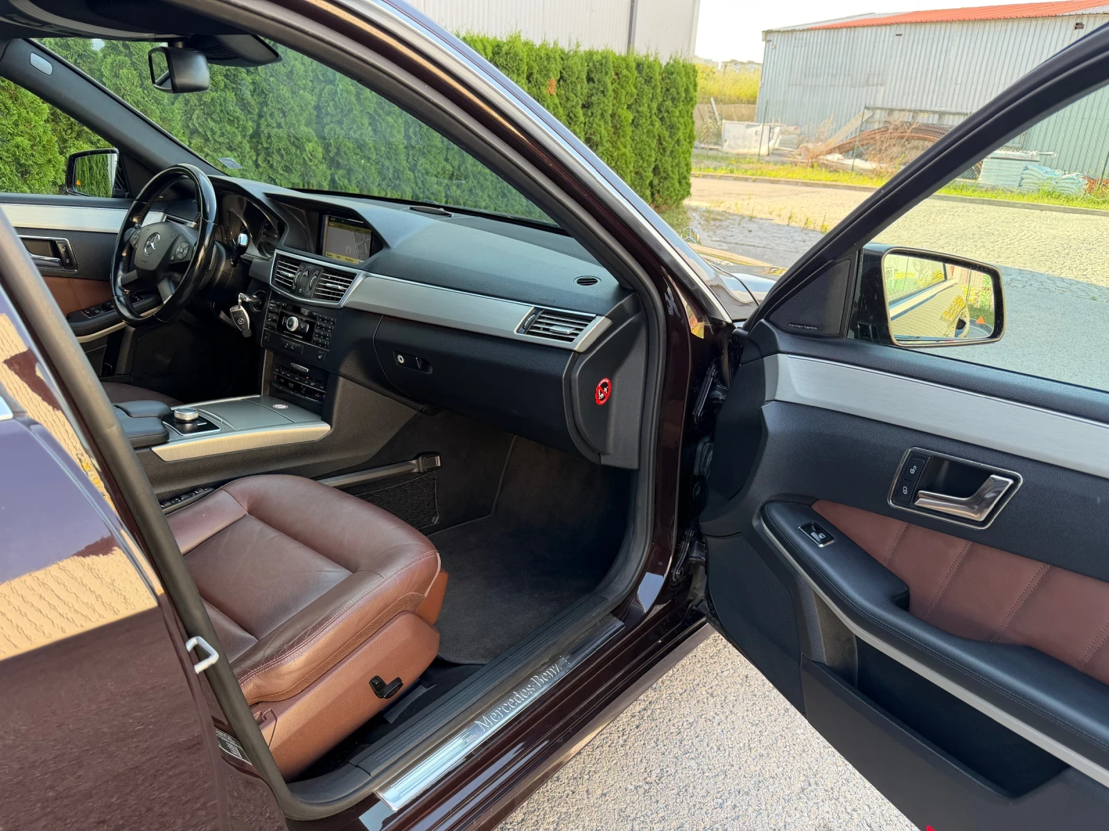 Mercedes-Benz E 350 cdi 231k.c* ACC* H&K* Assist* Люк* ЛИЗИНГ* , снимка 12 - Автомобили и джипове - 55466720