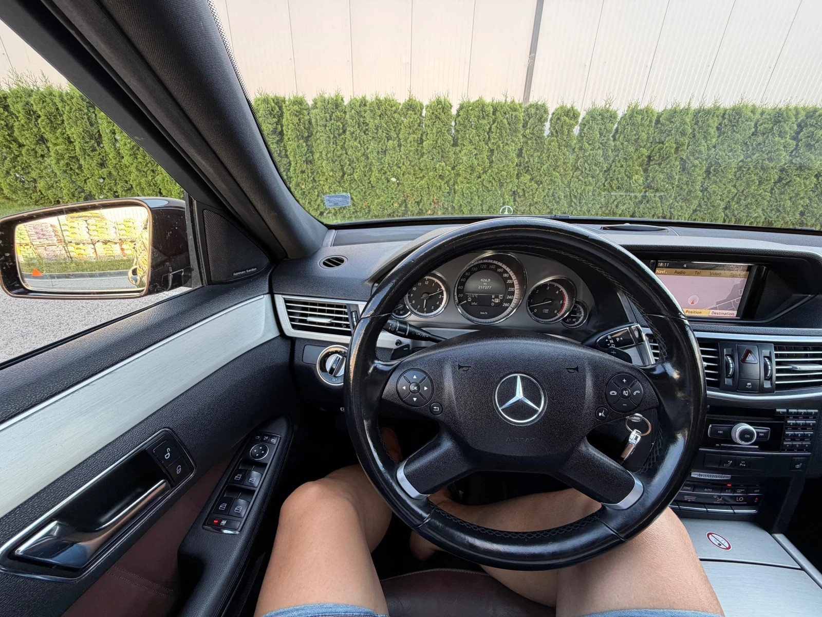 Mercedes-Benz E 350 cdi 231k.c* ACC* H&K* Assist* Люк* ЛИЗИНГ* , снимка 11 - Автомобили и джипове - 55466720