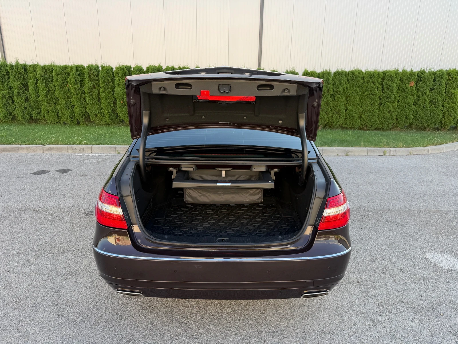 Mercedes-Benz E 350 cdi 231k.c* ACC* H&K* Assist* Люк* ЛИЗИНГ* , снимка 16 - Автомобили и джипове - 55466720