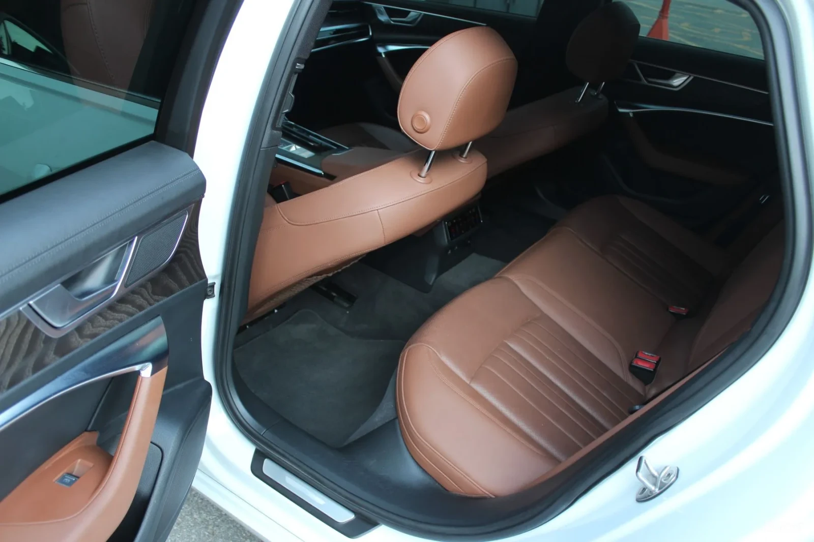 Audi A6 C8* 40TDI* TOP CENA* DO BULGARIA* , снимка 14 - Автомобили и джипове - 55582828