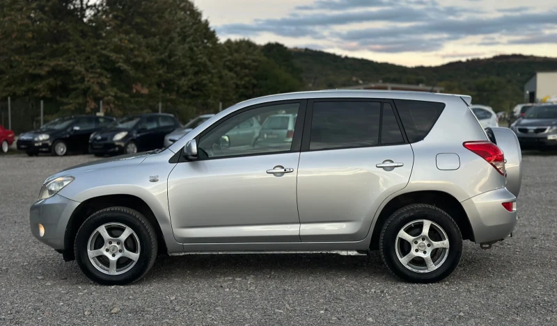 Toyota Rav4 2.2 D-4D 136к.с * Климатроник* * 4х4* , снимка 7 - Автомобили и джипове - 47430899