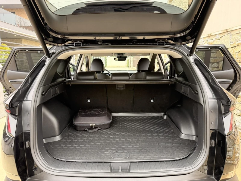 Hyundai Tucson Plug-in-Hybrid 4* 4 , снимка 11 - Автомобили и джипове - 53225026