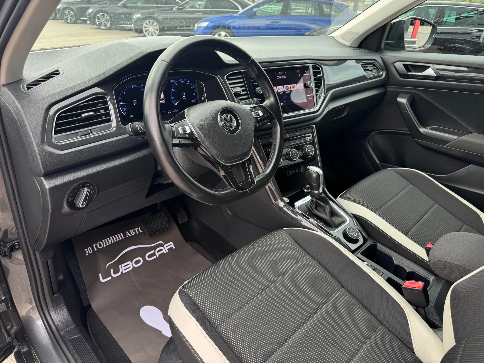 VW T-Roc 2.0D-4x4-FULL-DIGITAL-KEYLESS-DISTRONIC-BLIND SPOT - изображение 9