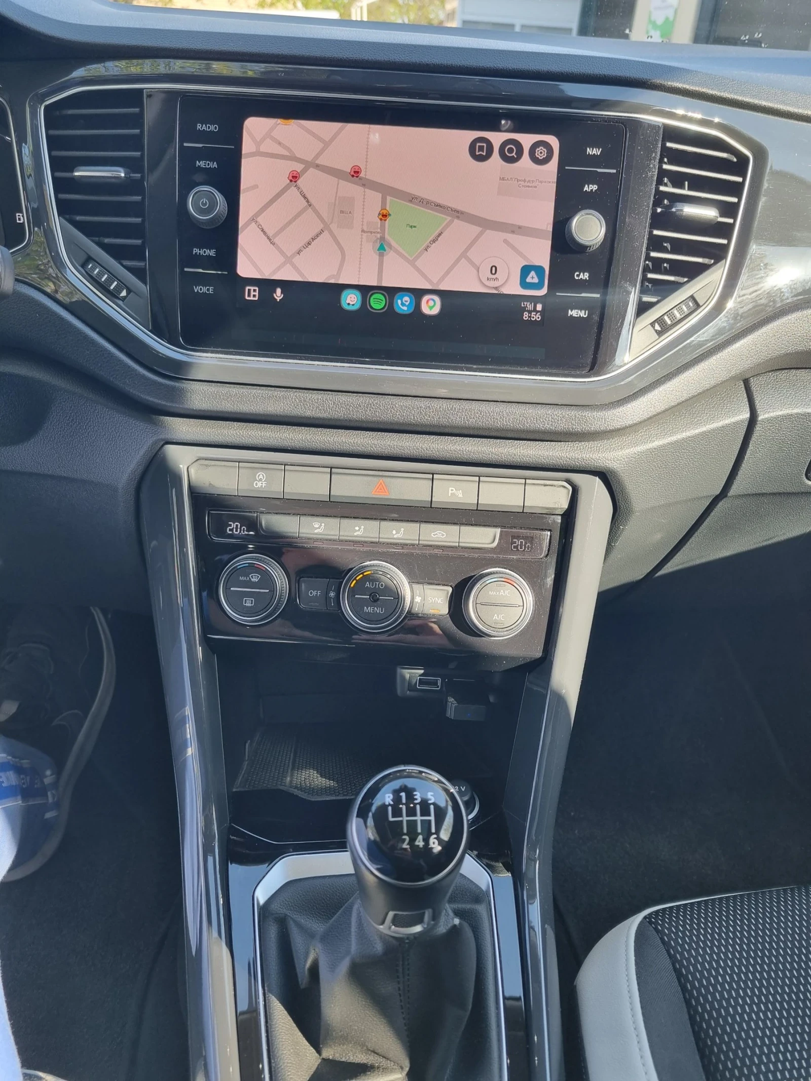 VW T-Roc 1.5TSI 150ks FULL/DIGITAL/KAMERA/PANORAMA, снимка 8 - Автомобили и джипове - 54624833