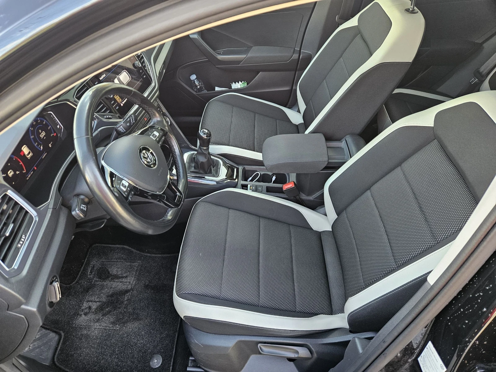 VW T-Roc 1.5TSI 150ks TOP/FULL, снимка 12 - Автомобили и джипове - 54624833
