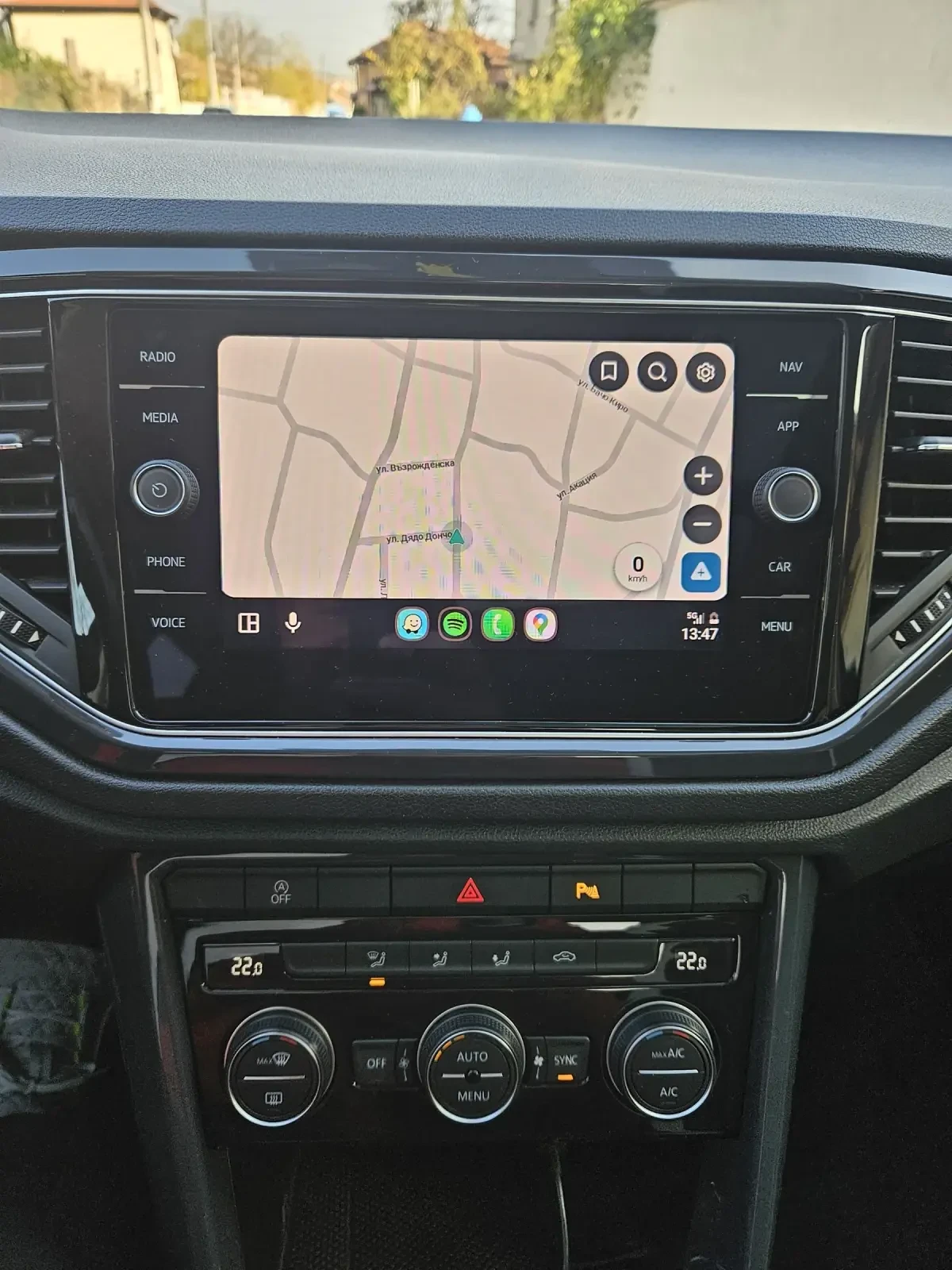 VW T-Roc 1.5TSI 150ks TOP/FULL, снимка 15 - Автомобили и джипове - 54624833