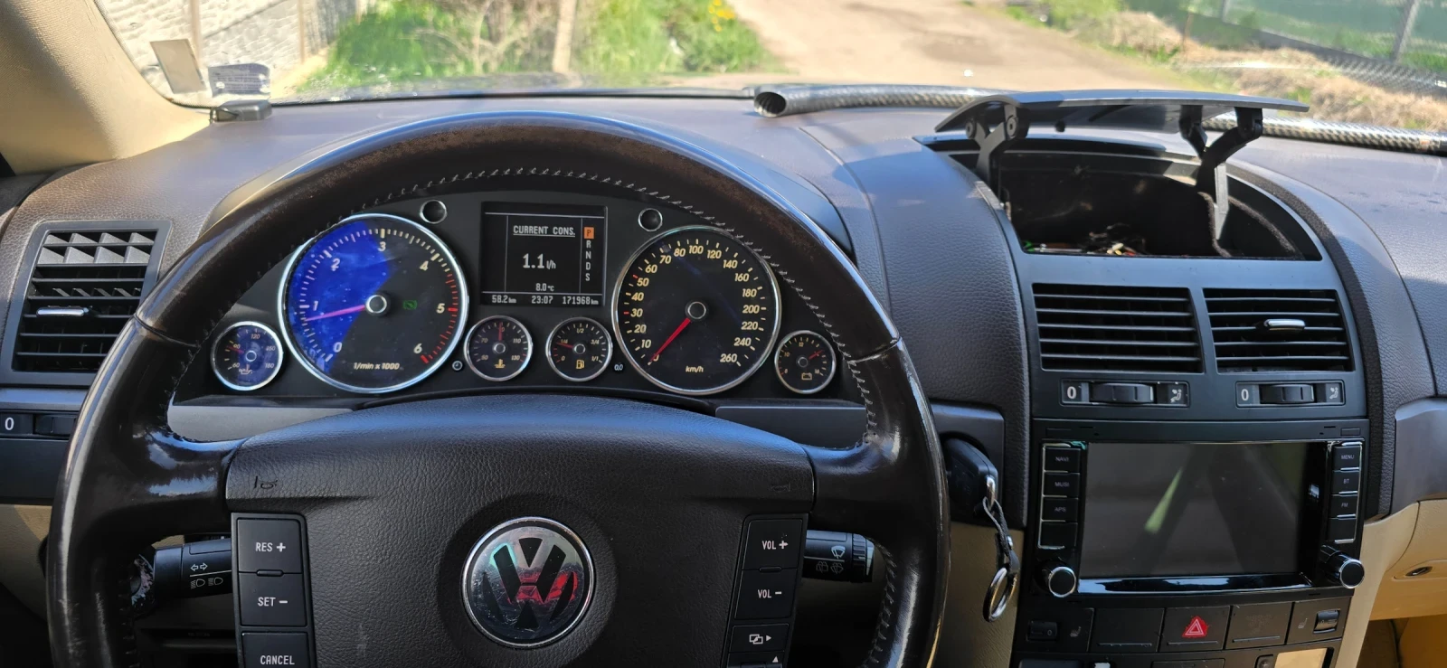 VW Touareg, снимка 9 - Автомобили и джипове - 55257473