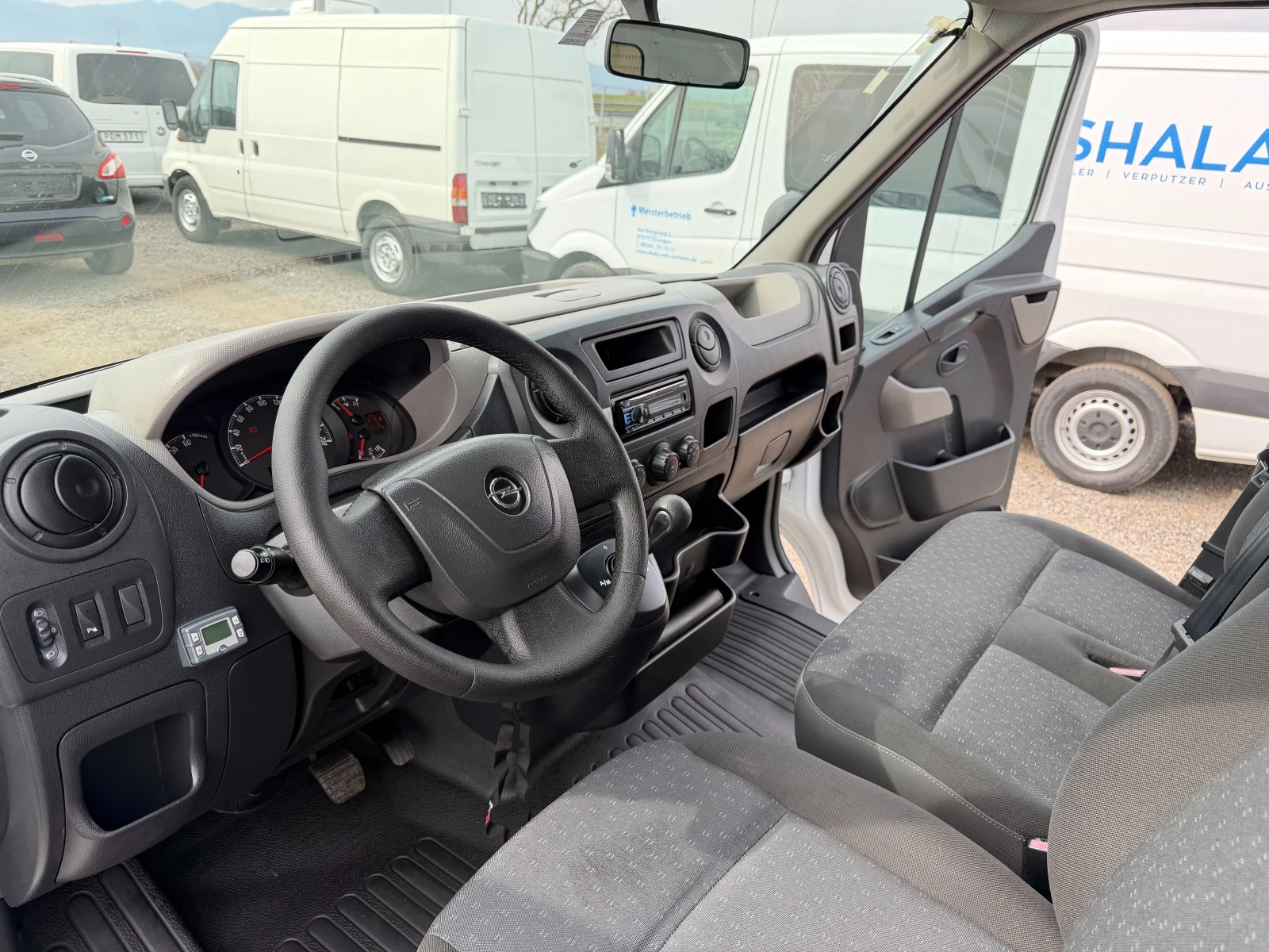 Opel Movano 191000 KM - изображение 9