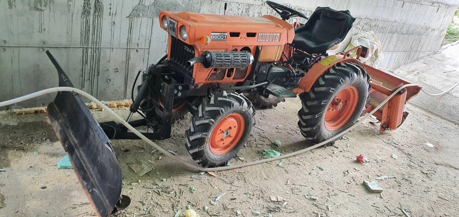 Трактор Kubota B6001, снимка 1