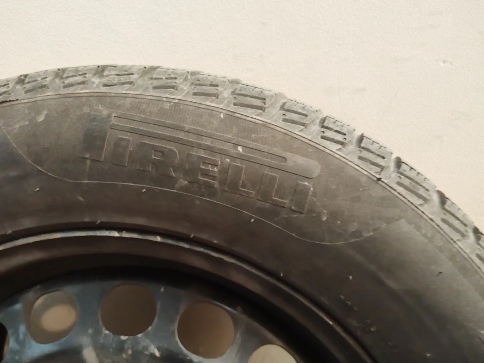 Гуми с джанти Pirelli 215/60R16, снимка 5 - Гуми и джанти - 54730430