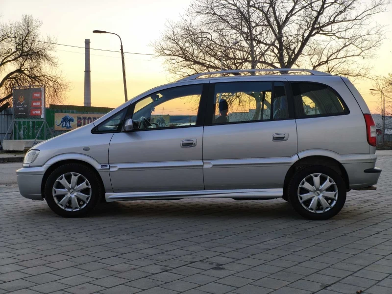 Opel Zafira, снимка 1 - Автомобили и джипове - 48654315