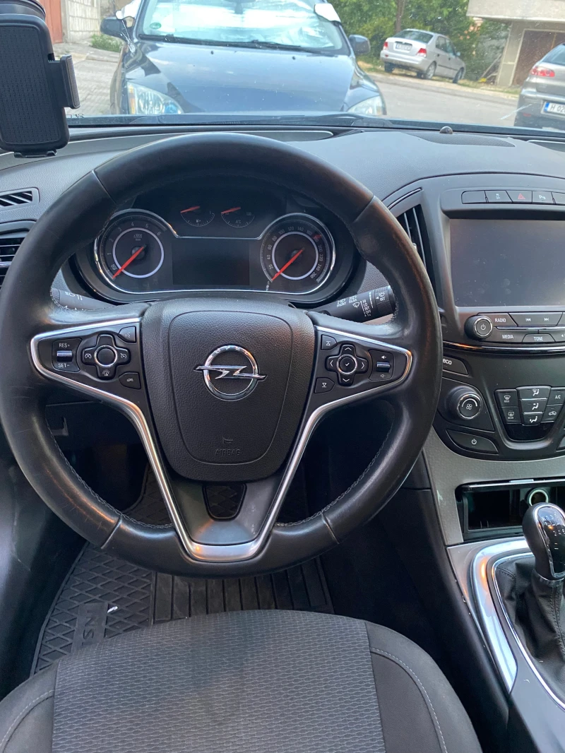 Opel Insignia 1.6CDI S.T, снимка 9 - Автомобили и джипове - 52214706