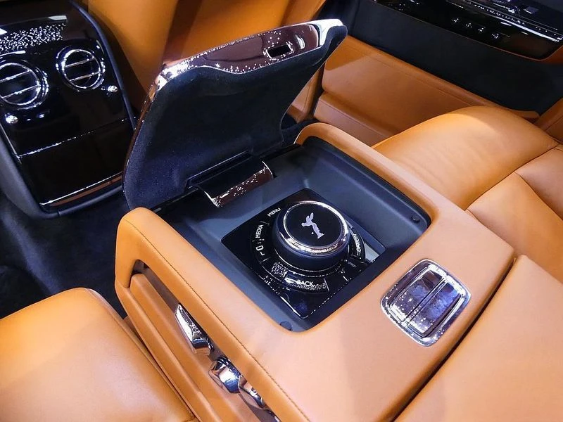 Rolls-Royce Phantom 6.7 Automatic КРАЙНА ЦЕНА: 303462 EUR, снимка 15 - Автомобили и джипове - 55966854