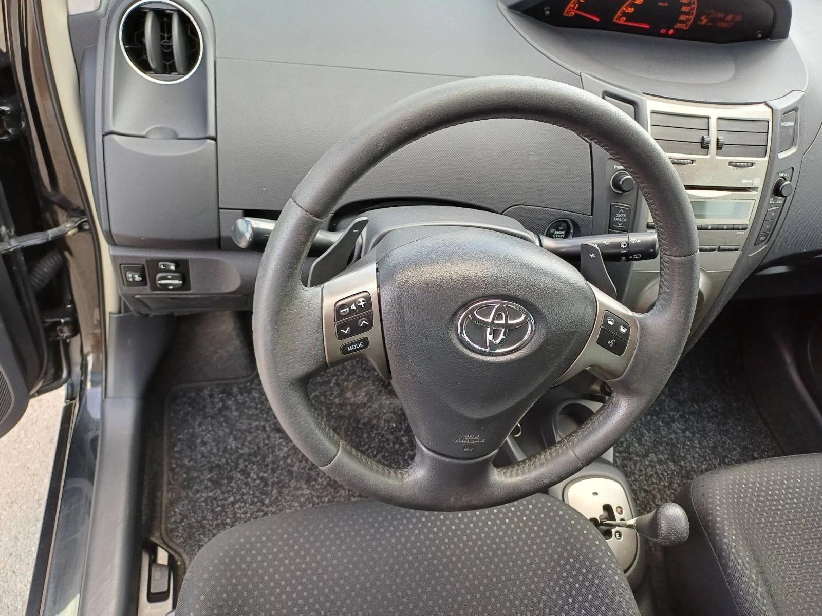 Toyota Yaris 1.33 Benzin Automatic  - изображение 8