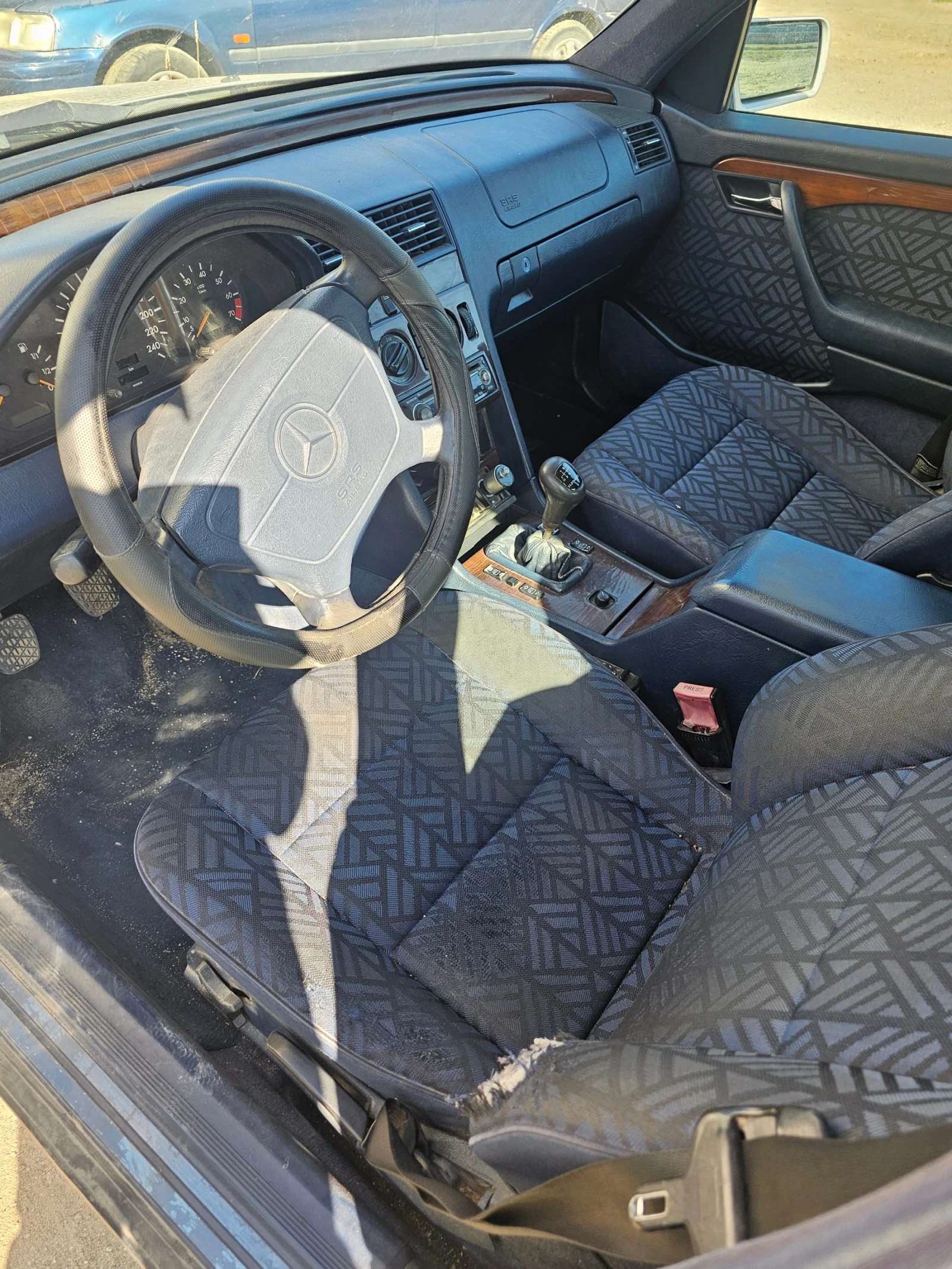 Mercedes-Benz C 180  - изображение 5